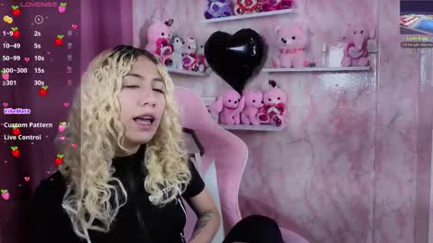 Ari Bunnie  online show from November 2025 09:57:01 PM