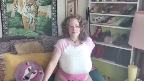 Arielle Ari online show from November 2025 04:50:01 PM