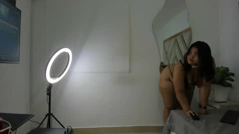 arielasm online show from November 2025 01:25:02 PM