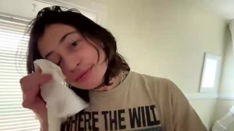 ariel  colin when hes here online show from November 2025 07:58:01 PM