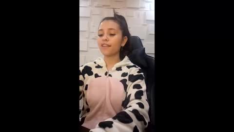 Snapshot of arisha_lee2 chatting on January 2026 05:46:02 AM arisha_lee2 online show from January 2026 05:46:02 AM