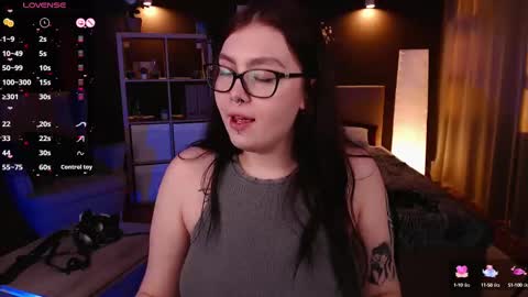 Astrid online show from March 2025 03:35:01 AM