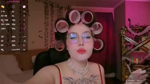 Astrid online show from October 2025 01:53:02 AM