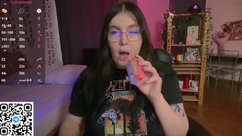 Astrid online show from February 2026 03:58:02 AM