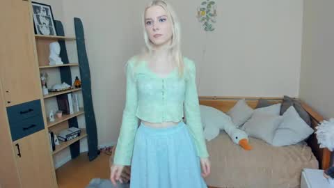 Snapshot of arlavitullo chatting on May 2026 08:29:01 AM Emily online show from May 2026 08:29:01 AM