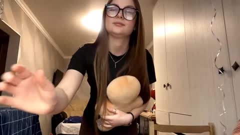 Snapshot of arlettejasica chatting on February 2026 02:40:02 PM Liza online show from February 2026 02:40:02 PM