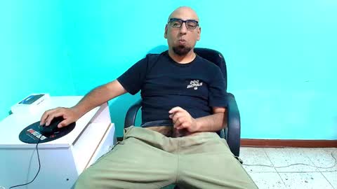 Snapshot of arnelux72 chatting on November 2025 06:23:01 AM arnelux72 online show from November 2025 06:23:01 AM