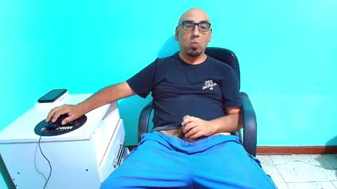 Snapshot of arnelux72 chatting on February 2026 05:17:01 AM arnelux72 online show from February 2026 05:17:01 AM