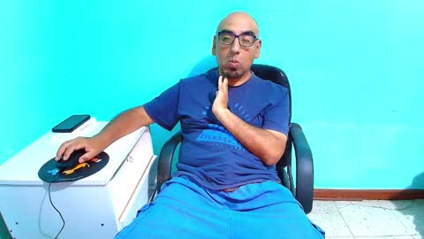 Snapshot of arnelux72 chatting on February 2026 05:22:02 AM arnelux72 online show from February 2026 05:22:02 AM