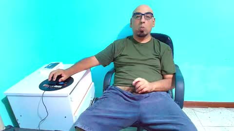 Snapshot of arnelux72 chatting on February 2026 05:36:02 AM arnelux72 online show from February 2026 05:36:02 AM