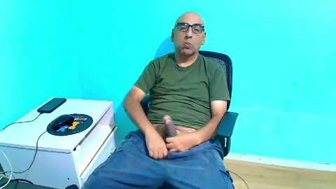 arnelux72 online show from April 2026 05:29:01 AM