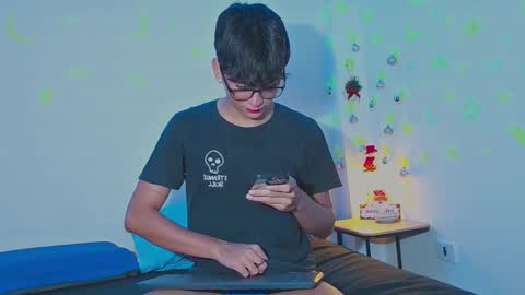 Snapshot of arnold_laurent chatting on December 2024 09:26:02 PM Arnold online show from December 2024 09:26:02 PM