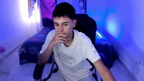 Aaron online show from October 2025 07:55:01 PM