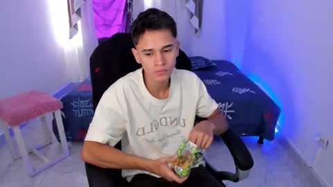 Aaron online show from October 2025 08:07:02 PM