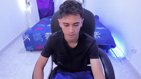 Aaron online show from October 2025 08:07:01 PM