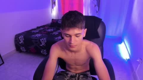 Snapshot of aron_boyy chatting on December 2025 07:53:02 PM Aaron online show from December 2025 07:53:02 PM