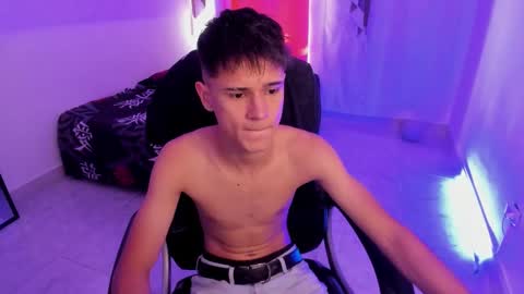 Snapshot of aron_boyy chatting on December 2025 07:29:02 PM Aaron online show from December 2025 07:29:02 PM