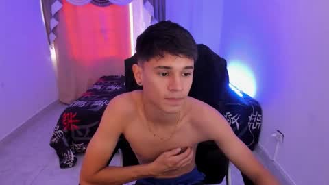 Snapshot of aron_boyy chatting on February 2026 08:25:01 PM Aaron online show from February 2026 08:25:01 PM