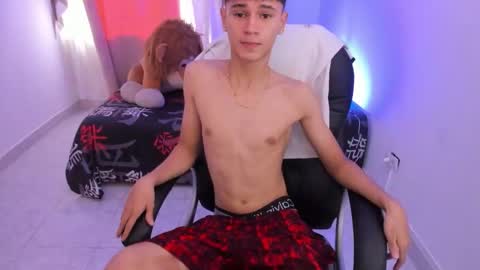 Snapshot of aron_boyy chatting on February 2026 08:14:02 PM Aaron online show from February 2026 08:14:02 PM