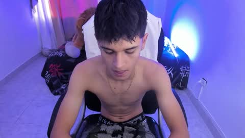 Snapshot of aron_boyy chatting on February 2026 10:02:01 PM Aaron online show from February 2026 10:02:01 PM