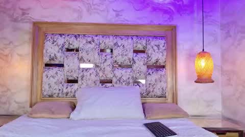 Snapshot of aron_emily chatting on December 2025 07:19:02 PM aron_emily online show from December 2025 07:19:02 PM