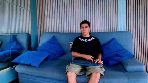 Snapshot of aron_pulse chatting on January 2026 02:21:01 PM aron_pulse online show from January 2026 02:21:01 PM