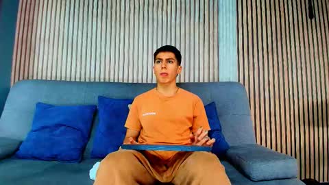 Snapshot of aron_pulse chatting on February 2026 01:18:02 PM aron_pulse online show from February 2026 01:18:02 PM