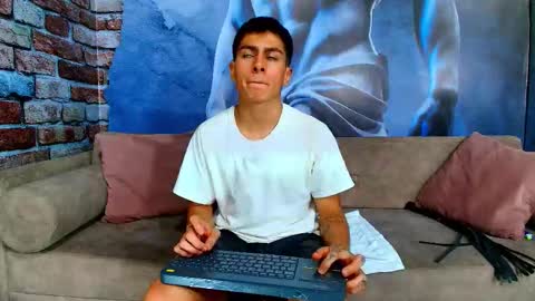 Snapshot of aron_pulse chatting on March 2026 07:33:01 PM aron_pulse online show from March 2026 07:33:01 PM