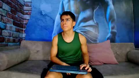 Snapshot of aron_pulse chatting on March 2026 01:33:02 PM aron_pulse online show from March 2026 01:33:02 PM