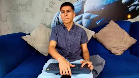 Snapshot of aron_pulse chatting on March 2026 01:33:01 PM aron_pulse online show from March 2026 01:33:01 PM