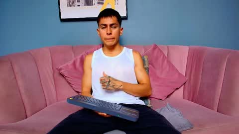 Snapshot of aron_pulse chatting on April 2026 01:52:02 PM aron_pulse online show from April 2026 01:52:02 PM