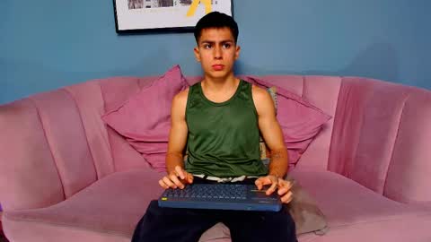 Snapshot of aron_pulse chatting on April 2026 02:26:01 PM aron_pulse online show from April 2026 02:26:01 PM