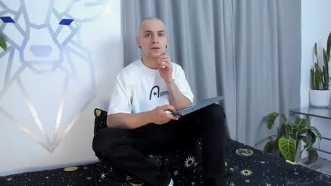 Aron Santoro online show from January 2025 03:14:01 AM