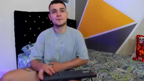 Aron Santoro online show from October 2025 03:25:03 AM