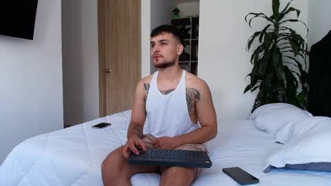 Snapshot of aron_santoro1 chatting on May 2026 06:46:01 PM Aron Santoro online show from May 2026 06:46:01 PM