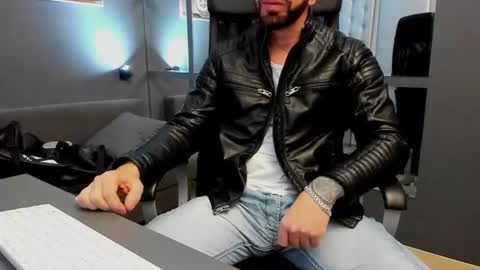 AronGrant online show from October 2025 08:44:02 AM