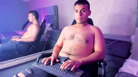 Snapshot of aronolsen chatting on February 2026 08:20:02 PM AronOlsen online show from February 2026 08:20:02 PM