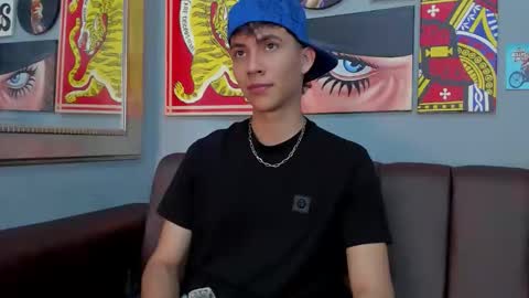 Arontawers online show from March 2026 07:18:02 PM