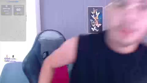 Snapshot of arontrey21_ chatting on September 2025 08:43:01 PM Adrian online show from September 2025 08:43:01 PM