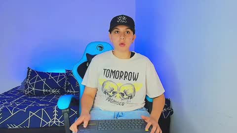 Snapshot of arontroy_wi chatting on January 2025 10:09:01 PM noah and ivy online show from January 2025 10:09:01 PM