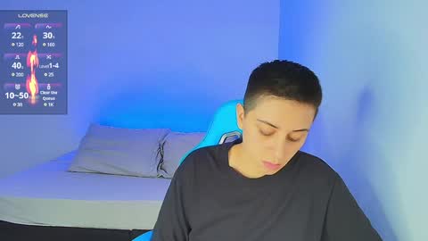 Snapshot of arontroy_wi chatting on January 2025 12:44:02 AM noah and ivy online show from January 2025 12:44:02 AM