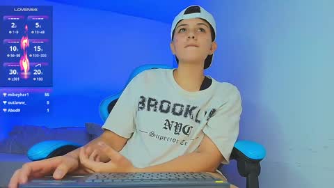 Snapshot of arontroy_wi chatting on January 2025 06:27:02 AM noah and ivy online show from January 2025 06:27:02 AM