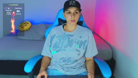 Snapshot of arontroy_wi chatting on January 2025 11:00:01 PM noah and ivy online show from January 2025 11:00:01 PM