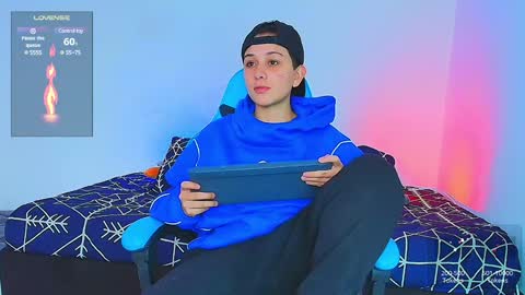 Snapshot of arontroy_wi chatting on February 2025 06:10:01 PM noah and ivy online show from February 2025 06:10:01 PM