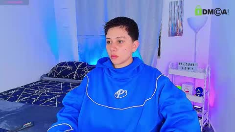 Snapshot of arontroy_wi chatting on September 2025 10:37:01 AM noah and ivy online show from September 2025 10:37:01 AM