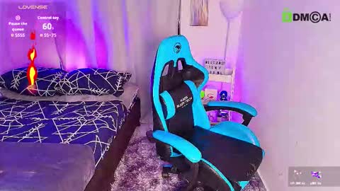 Snapshot of arontroy_wi chatting on September 2025 10:37:01 AM noah and ivy online show from September 2025 10:37:01 AM