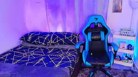 Snapshot of arontroy_wi chatting on September 2025 10:37:01 AM noah and ivy online show from September 2025 10:37:01 AM