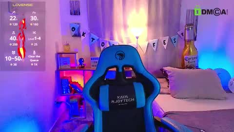 Snapshot of arontroy_wi chatting on September 2025 10:57:02 PM noah and ivy online show from September 2025 10:57:02 PM