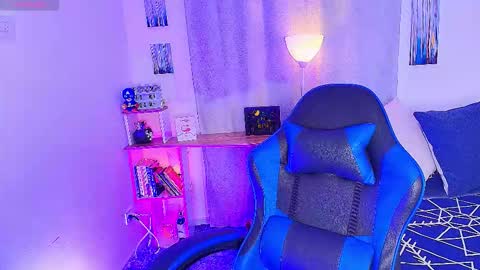 Snapshot of arontroy_wi chatting on November 2025 10:15:02 AM noah and ivy online show from November 2025 10:15:02 AM