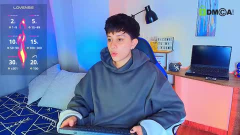 Snapshot of arontroy_wi chatting on December 2025 10:36:01 PM noah and ivy online show from December 2025 10:36:01 PM